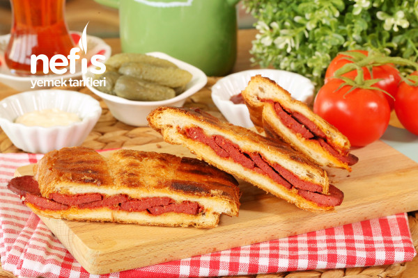 Sucuklu Tost